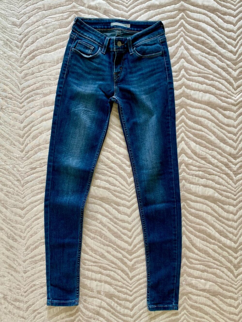 Levi's 535  Super Skinny Jeans Medium Dark Wash Denim — Size 25